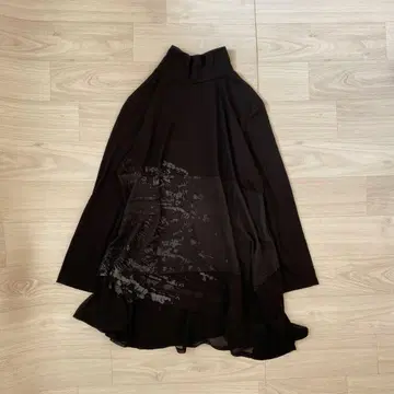 [ 개성파 디자인 ] 비대칭 절개 상의 블랙 M 상당