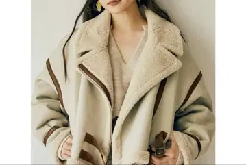 MURUA 아이보리 무스탕 코트 F 사이즈