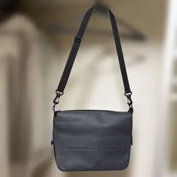무인양품 내수성 원단을 사용한 웰더 숄더백 다크 그레이