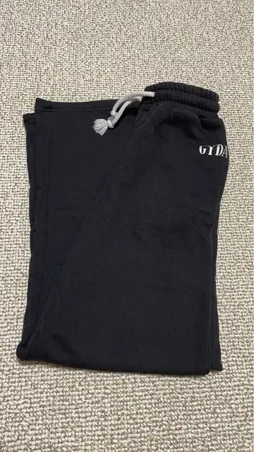 블랙 맨투맨 조거 팬츠 로고