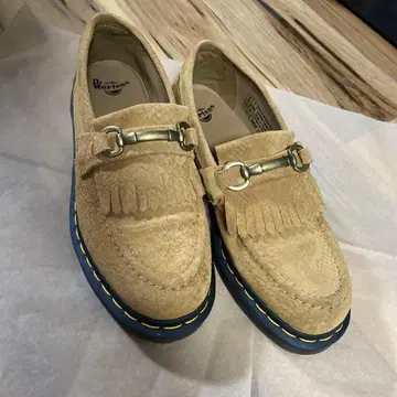 닥터 마틴 베이지 프린지 로퍼