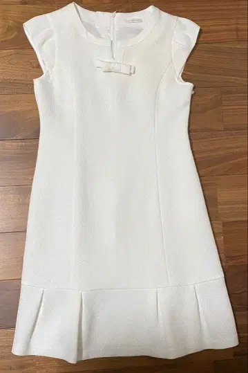 Prima Scherrer 슬리브리스 화이트 원피스