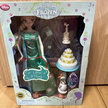 노래하는 엘사 피규어