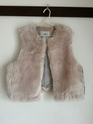 GRACE CONTINENTAL 베이지 퍼 베스트