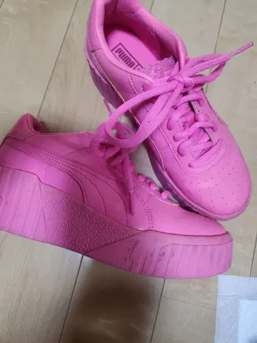 PUMA 핑크 통굽 스니커즈