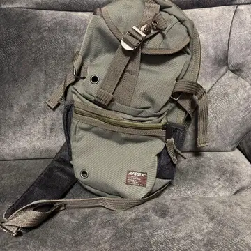 [ 컨디션 최상 ] AVIREX 바디백 올리브 그린