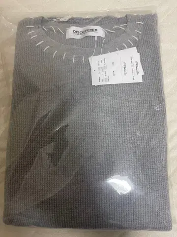 DISCOVERED 니트 아카니시 착용