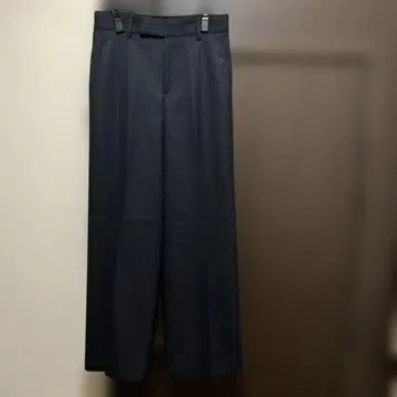 미사용에 가까운 프레임워크 다크 네이비 원단에 그레이 스트라이프 팬츠