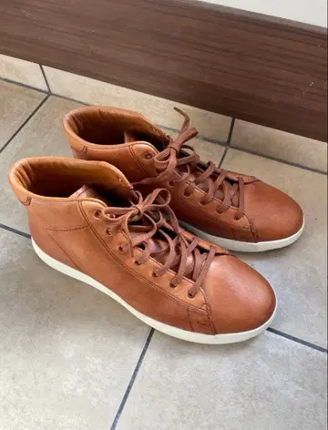 브라운 가죽 하이컷 스니커즈