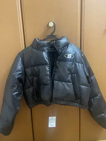 블랙 크롭 다운 자켓 S 로고