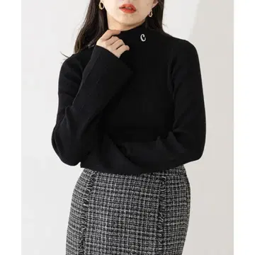 Chico 치코 목 자수 하이넥 리브 니트 블랙