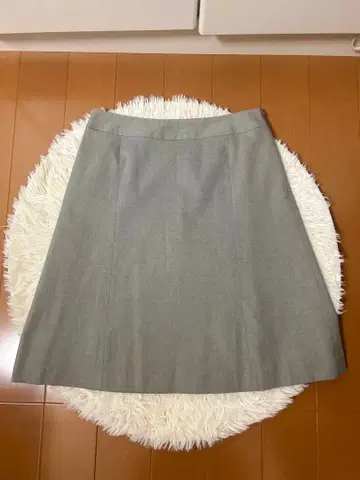 그레이 스커트 오피스 캐주얼