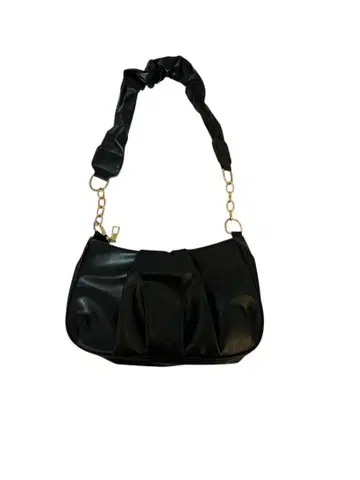 프릴 디자인 블랙 숄더백