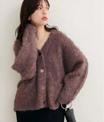 [ 미사용 새상품 택 포함 ] 샤기 기모 V넥 니트 브라운