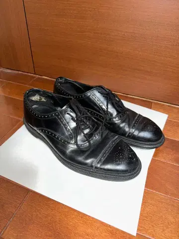Dr.martens 블랙 가죽 드레스 신발