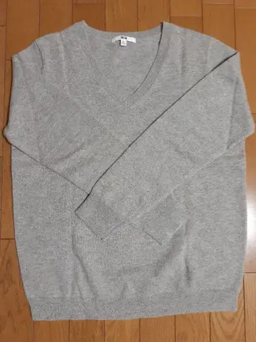 유니클로 캐시미어 100% V넥 스웨터