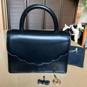 블랙 포멀 백 스캘럽 엣지