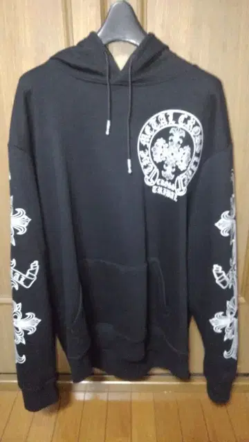 그래픽 프린트 블랙 후드티