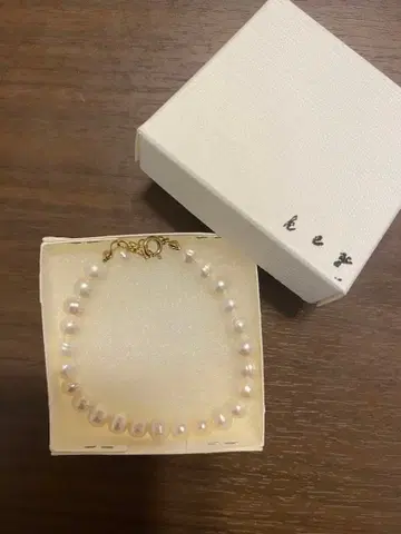 화이트 펄 팔찌