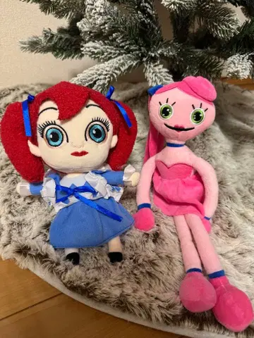 빨간색 머리카락과 핑크색 캐릭터 봉제 인형 세트 허기 워기