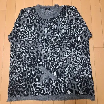 레오파드 무늬 니트 스웨터