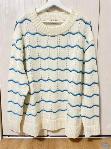 LiNoH 아이보리 블루 니트 스웨터