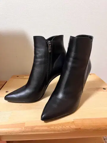 다이애나 숏부츠 모델번호: UL69232 사이즈: 23 1/2