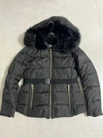 ZARA 블랙 다운 자켓 퍼 포함