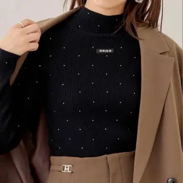 chico 스팽글 하이넥 리브 니트
