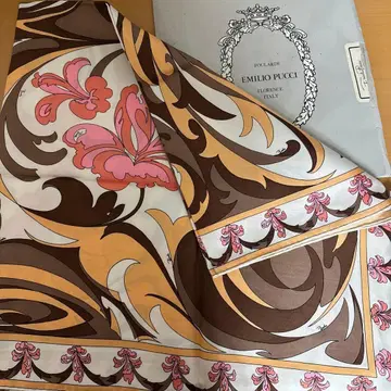 EMILIO PUCCI 플라워 패턴 스카프
