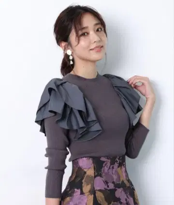 [ 새상품급 ] 저스길리티*이소재 프릴 니트