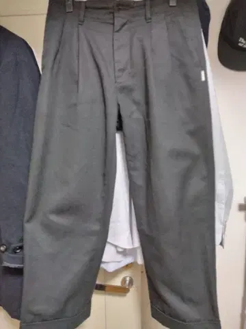 SEQUE TYPE C 블랙 컬러 치노 팬츠