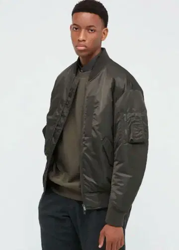 +J 유니클로 x 질 샌더 하이브리드 다운 오버 사이즈 MA-1 블루종