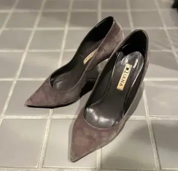 DIANA 스웨이드 하이힐