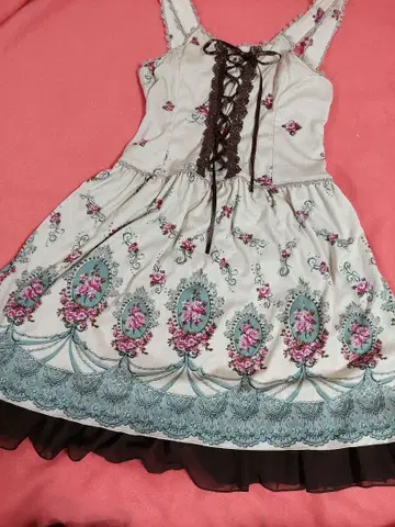 아이보리 꽃무늬 자수 슬리브리스 원피스