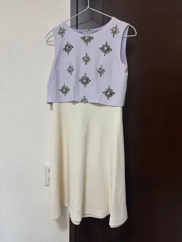 슬리브리스 무릎 기장 원피스 라벤더