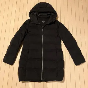 유니클로 심리스 다운 롱 코트 블랙