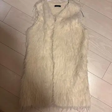 allureville 알아바일 퍼 니트 베스트 화이트