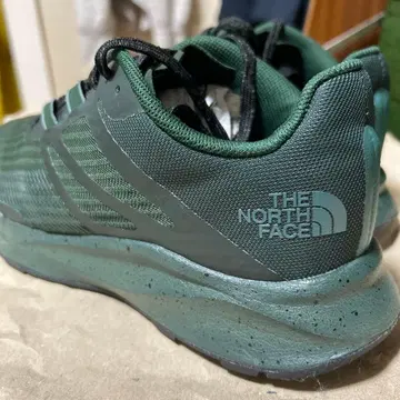 THE NORTH FACE 다크 그린 스니커즈