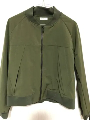 올리브 그린 집업 자켓