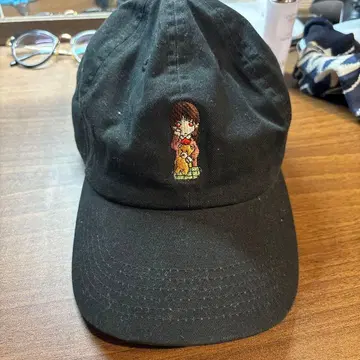 시리얼 익스페리먼트 레인 자수 캐릭터 캡