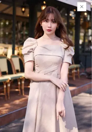 Her lip toTroncais 퍼프 슬리브 드레스