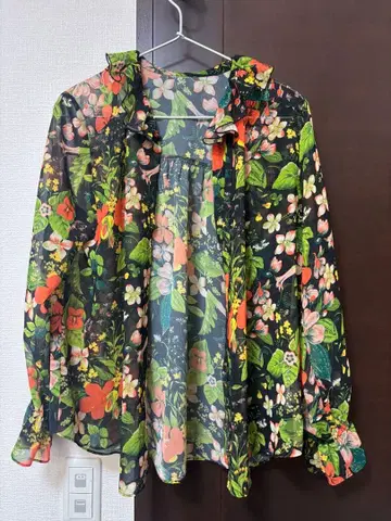 꽃무늬 프릴 긴팔 셔츠