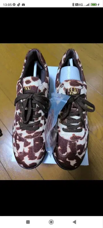 LOWRYSFARM 소 패턴 디자인 로우컷 스니커즈