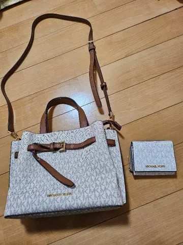 거의 미사용! MICHAEL KORS 핸드백과 지갑 세트