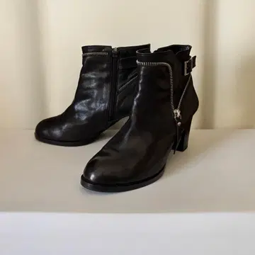 가죽 숏부츠 24.5 블랙 지퍼 디자인
