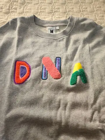 BTS 그레이 DNA 자수 트레이닝복