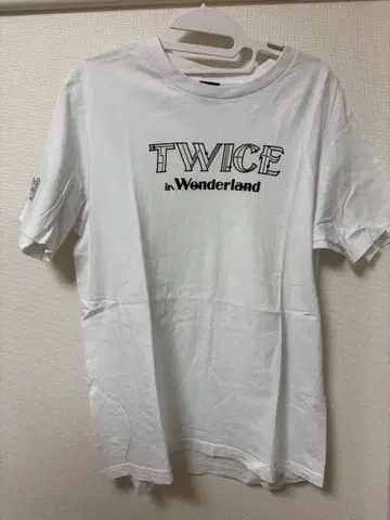TWICE in Wonderland T셔츠 L 사이즈