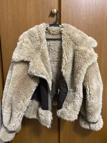 MURUA 보아 슬리브 페이크 무스탕 브라운