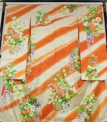 후리소데 오렌지와 화이트 스트라이프 꽃무늬 자수